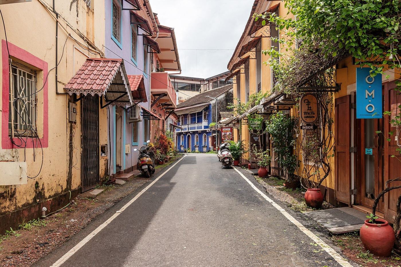 A quiet street of colourful Portuguese-era houses in the Fontainhas quarter of Panaji, Goa
